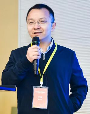 乐动网页版登录入口创新论坛第一千三百九十讲：Floquet engineering symmetry-breaking and topological states under light irradiation