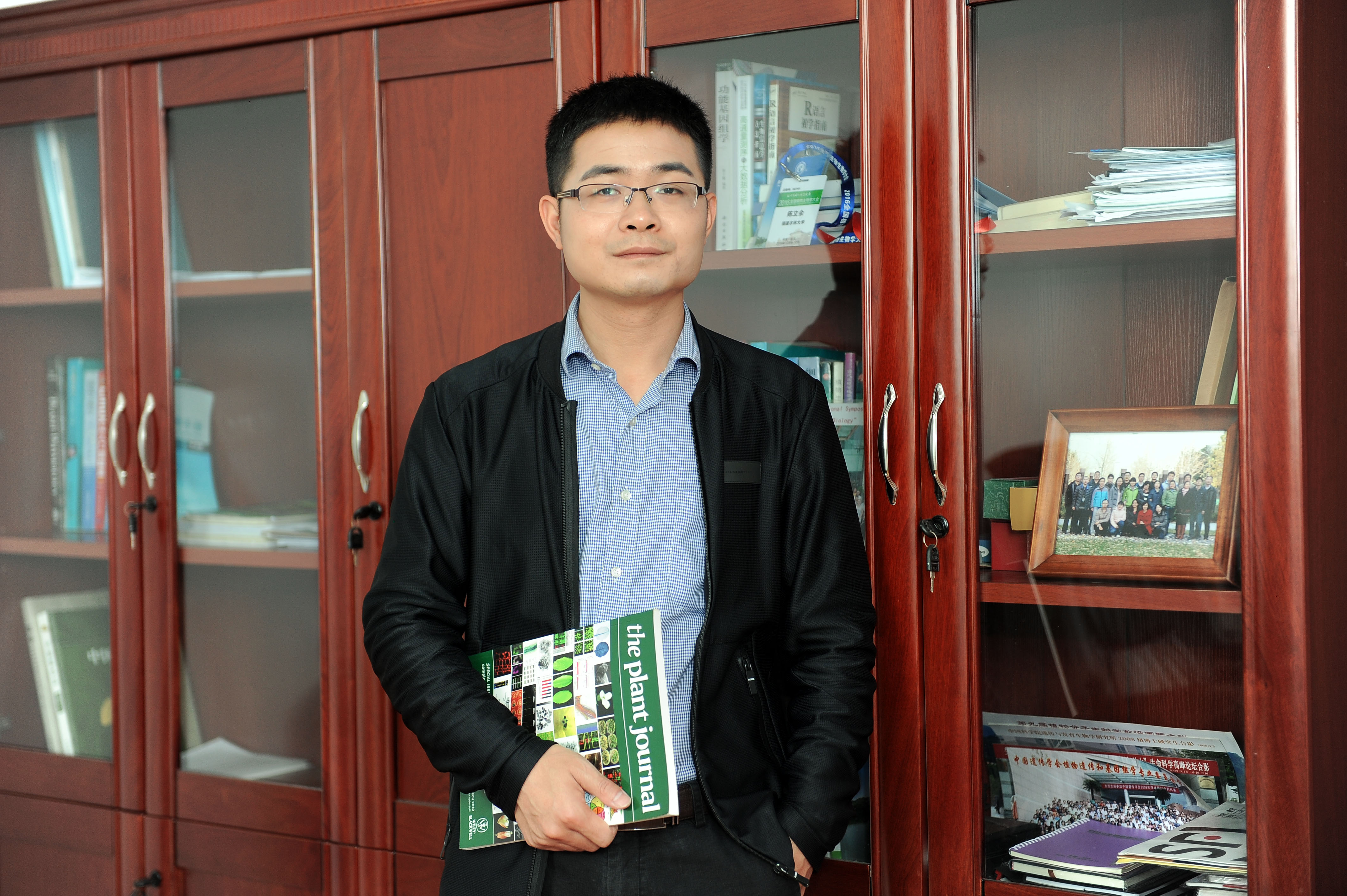 乐动网页版登录入口创新论坛第一千四百二十七讲：探索植物生殖与驯化的秘密—从模式植物到水果作物